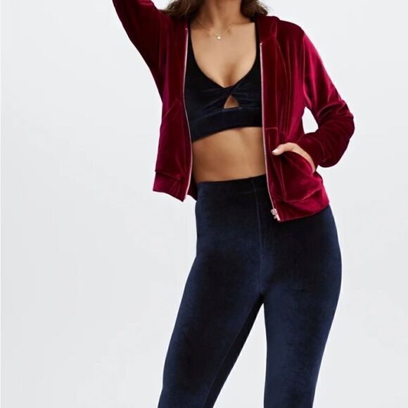 Fabletics Donna Velour Hoodie Cherry Burst NWT Size Large - Picture 2 of 9